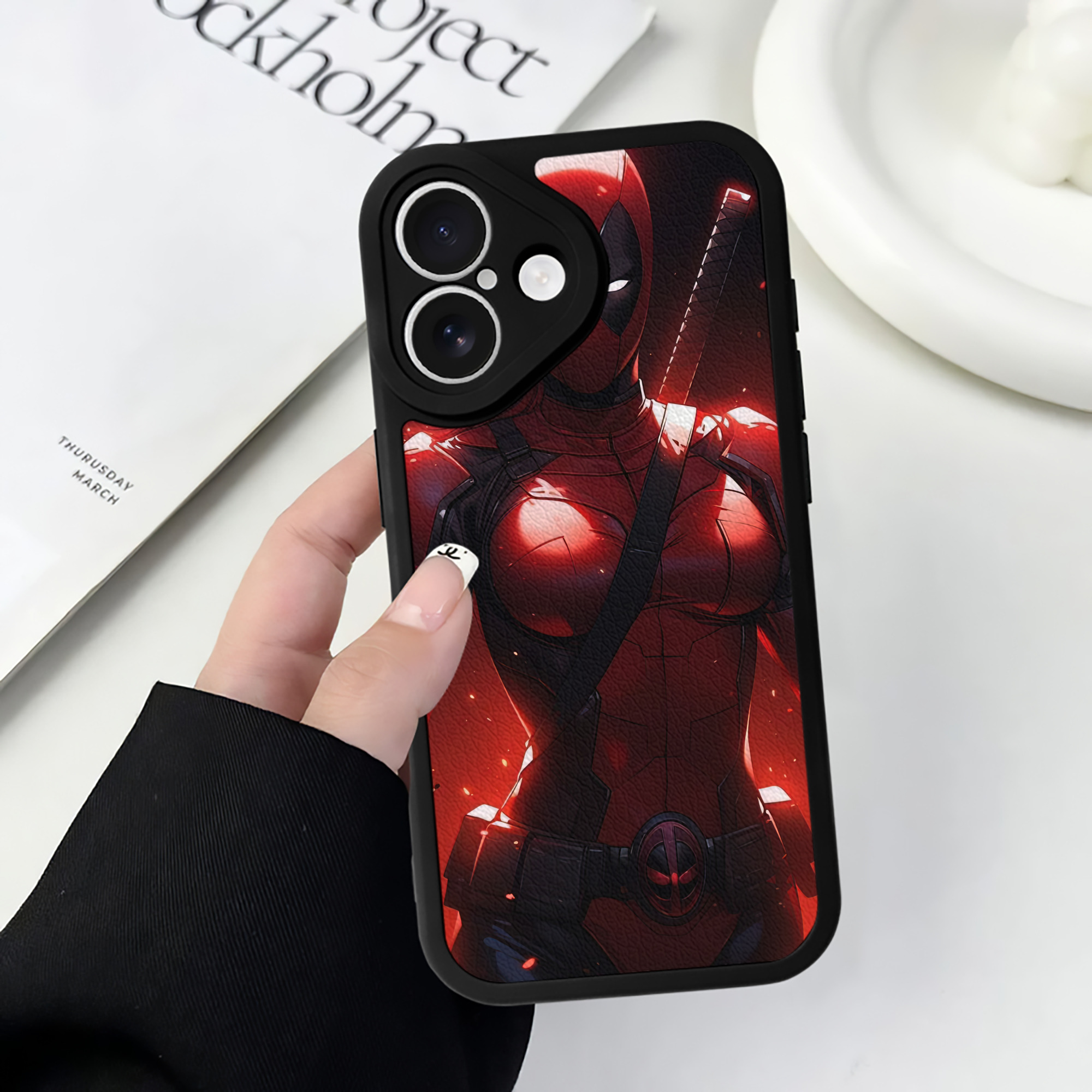 （画像用） Deadpool デッドプール 【iPhone 16シリーズ対応】シリコンスマホケース（レザー調） 材質：シリコン